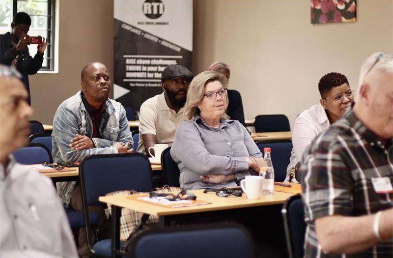 Entrepreneurs facing economic pressures gathered at Rugby Avenue to share experiences and explore collaboration opportunities.