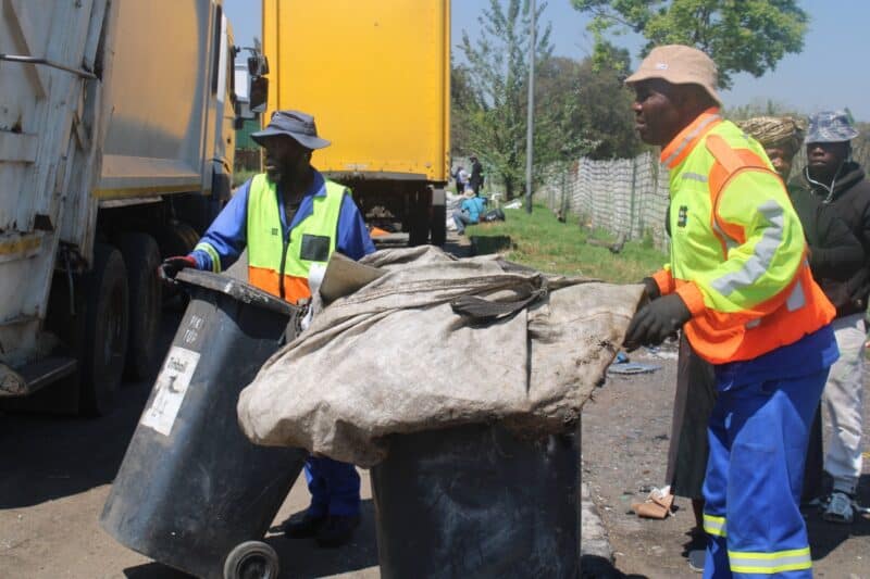 Pikitup workers under the CR Swart Drive bridge. Photo: Mthulisi Lwazi Khuboni