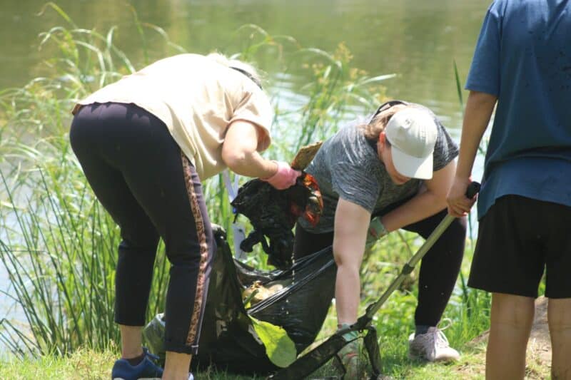 Volunteers at the clean-up of Hymany Dam hosted by Randpark Ridge Village Association. Photo: Mthulisi Lwazi Khuboni