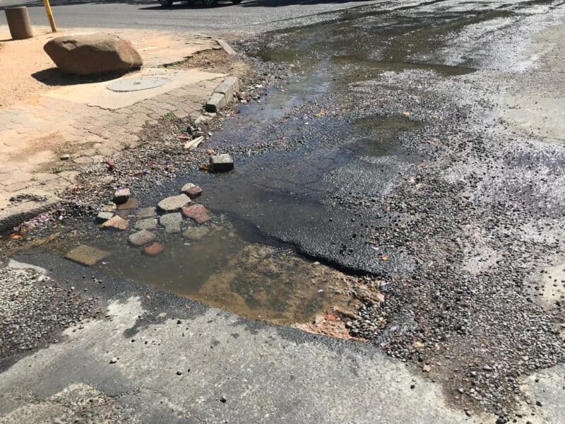 Pretoria Avenue leak causes road damage on Oak Avenue in Ferndale on October 22, 2026. Photo: Mthulisi Lwazi Khuboni