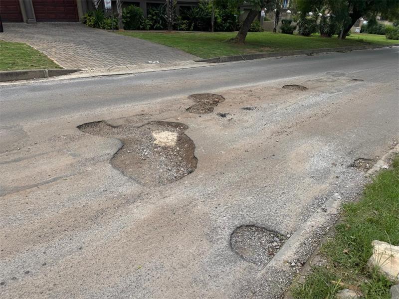 JRA stops Ward 134 councillor Devon Steenkamp and Duiker Ridge Residents Association pothole filling project.