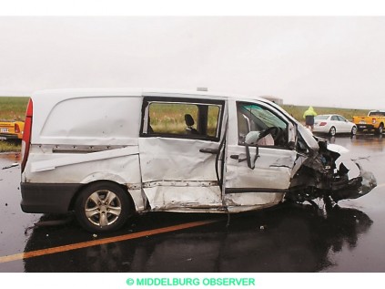 Die minibussie se spoedmeter het op 140km/ph vasgehaak in die botsing.