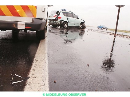 Een van die oorledenes se bril is van sy gesig af geslinger in die botsing.