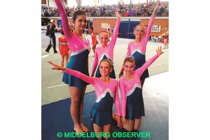 Voor is Jolize Botha (brons) en Ansune Kunneke (brons). Agter staan Demi Luus (silwer), Talja Beyers (brons), Elizabeth Grobler (silwer).
