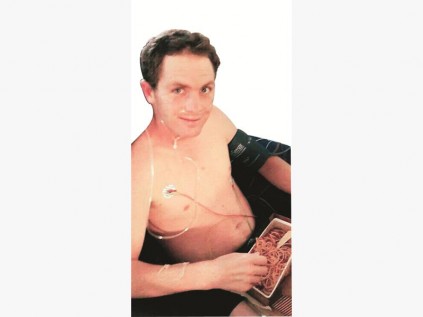 Brian Boynton met sy eerste soliede maaltyd, net minder as 'n maand na sy val.