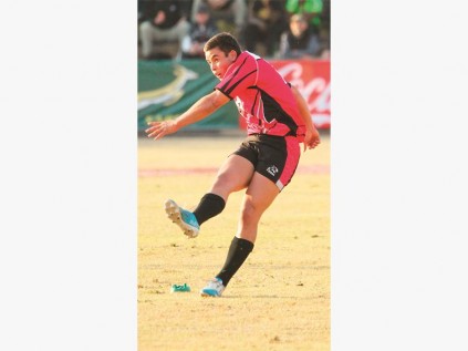 Links: Muller Joubert se skopvoet het ook gereeld punte bygedra.
