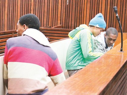 Bongani Joseph Ncongwane (23), Irvin Brown Nkosi (19) en Sibusiso Charles Sibanyoni (27) word aangekla in die Hooggeregshof vir moord.