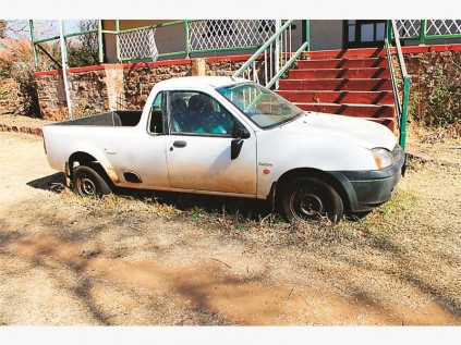 This broken down bakkie has been standing at Botshabelo for over six months.