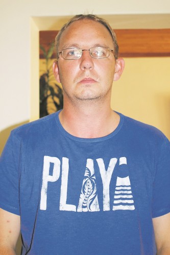 Mnr. Liam Niemandt sê hy het dr. Alan Kok (bekende pediater) met 'n mes gesteek "om myself te verdedig."