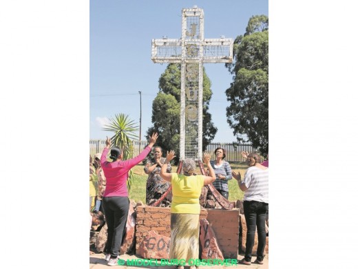 A number of women came together shortly after three people were shot in the ongoing taxi war raging between the Nasaret Taxi Association and the Mhluzi District Taxi Association, to pray for an end to the violence. Feral cries to God for intervention could be heard blocks away after multiple shots rang out around 09:00. The Nasaret community say they are not only under fire of rival taxi lords, their drivers and their passangers, but also the police. Photo: Gerhard Rheeder
