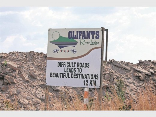 Die bordjie by die grondpad ingang (op die ou Middelburg/eMalahleni-pad) wat 'n mens begroet. Al moet jy stadig ry op dié grondpad, lei dit jou na 'n oase: Olifants River Lodge.