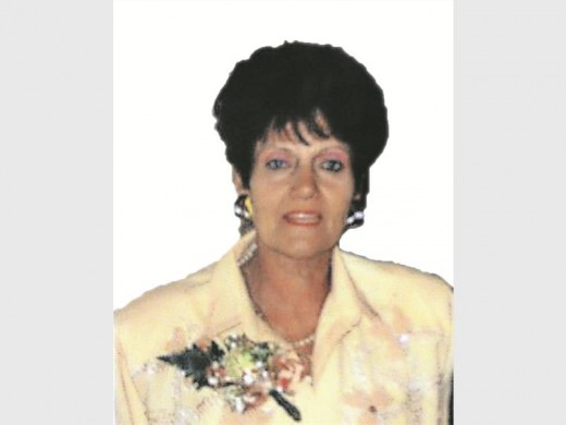 Me. Julie Cruse is op 2 Junie 2012 wreed in haar huis op Pullenshope vermoor. Haar moordenaars is tot op hede nie gearresteer nie.