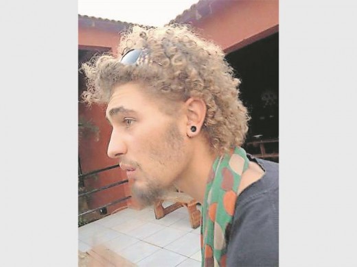 Ettienne de Necker (24) was die oudste van drie seuns. Hy is Saterdag in die Belfast Hospitaal dood.