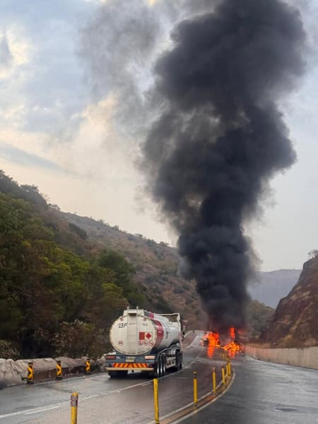 Truck overturns on N4, Kranspoort closed after fiery crash | Middelburg ...