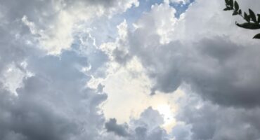 Overcast photo of the clouds.