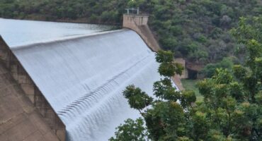 Photo of Loskop Dam flowing over