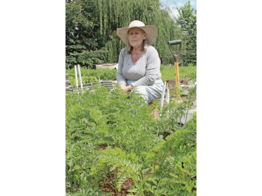 Lynette Miesnner is een van talle Koppiestraat inwoners wat graag in die groentetuin werk. 
