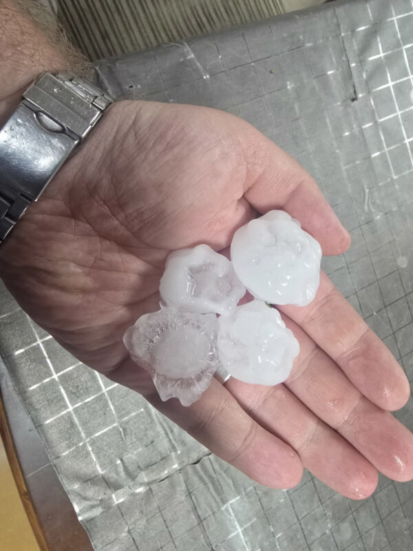 Residents from Dennesig, Mineralia and Aerorand shared photo's of the severe hailstorm, this afternoon in Middelburg. Photo: Supplied.