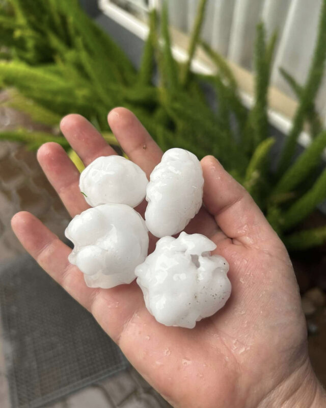 Residents from Dennesig, Mineralia and Aerorand shared photo's of the severe hailstorm, this afternoon in Middelburg. Photo: Supplied.