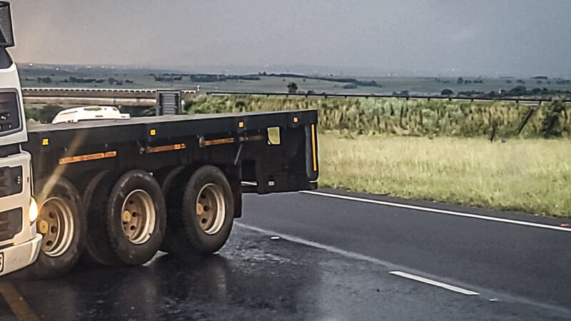 N4, MIDDELBURG, TRUCK, JACK KNIFED