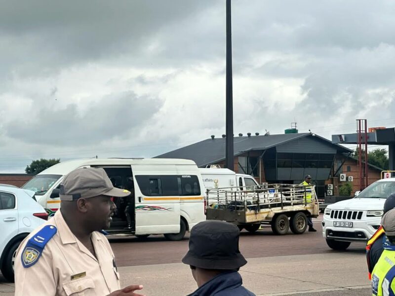 Heavy return traffic at Middelburg Toll Plaza. 