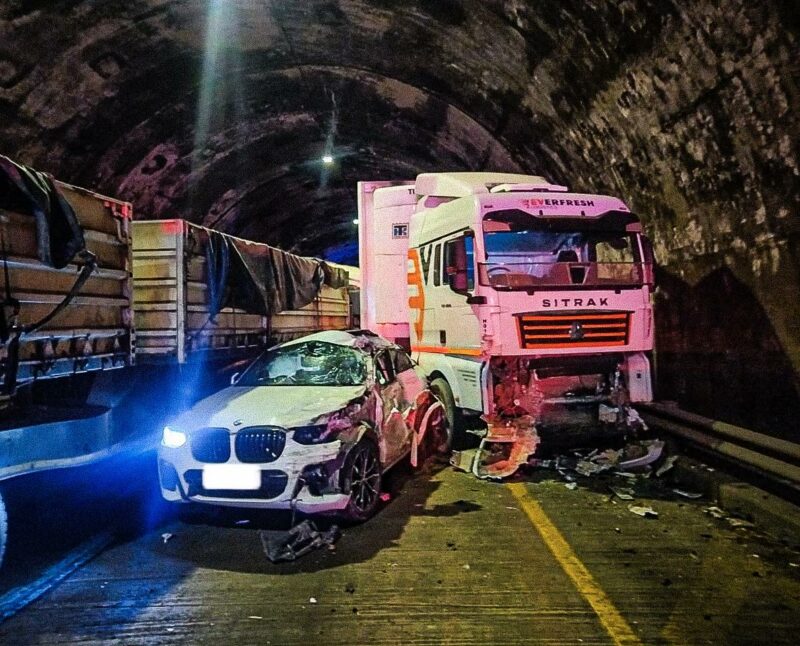 The tunnel on the N4, close to Middelburg, has been closed due to the pile-up earlier this evening.