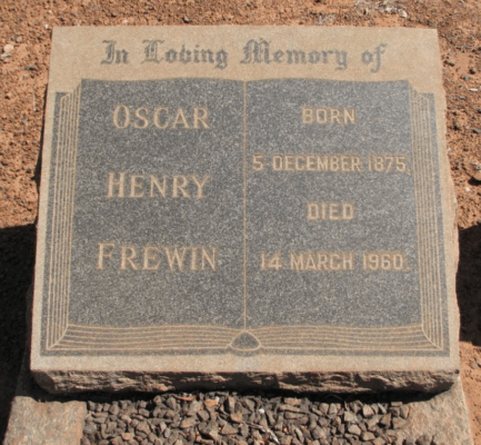 OSCAR HENRY FREWIN SE GRAF IN DIE OU BEGRAAFPLAAS (FOTO: RUDI VAN WYK)