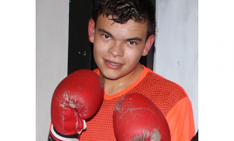 'n Man in bokshandskoene. 