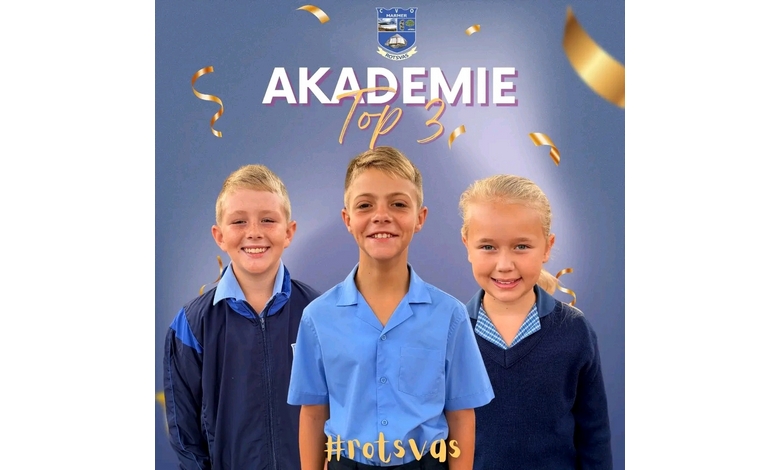 Three smiling children in school uniforms stand in front of a blue backdrop with golden confetti. The text reads "AKADEMIE Top 3" along with a school crest. Hashtag "#rotsvas" is at the bottom.