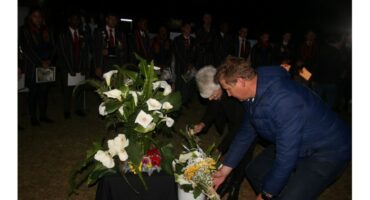 Bosman Grobler laying a wreath.
