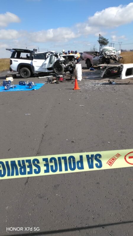 R542 crash, Komati Power Station accident, Blinkpan crash, Mpumalanga accident, fatal crash R542, Mahindra bakkie crash, Amarok crash, emergency services Mpumalanga, Middelburg Observer