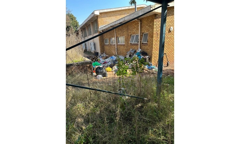 Piles of rubbish.