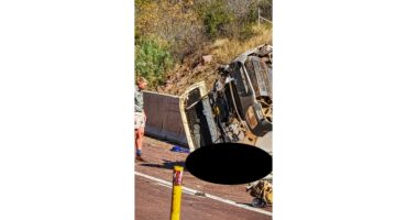 ruck overturns on N11 Kranspoort Pass as oil spills across roadway