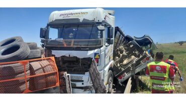 Truck crashes into barrier on N4 near Arnot middelburg