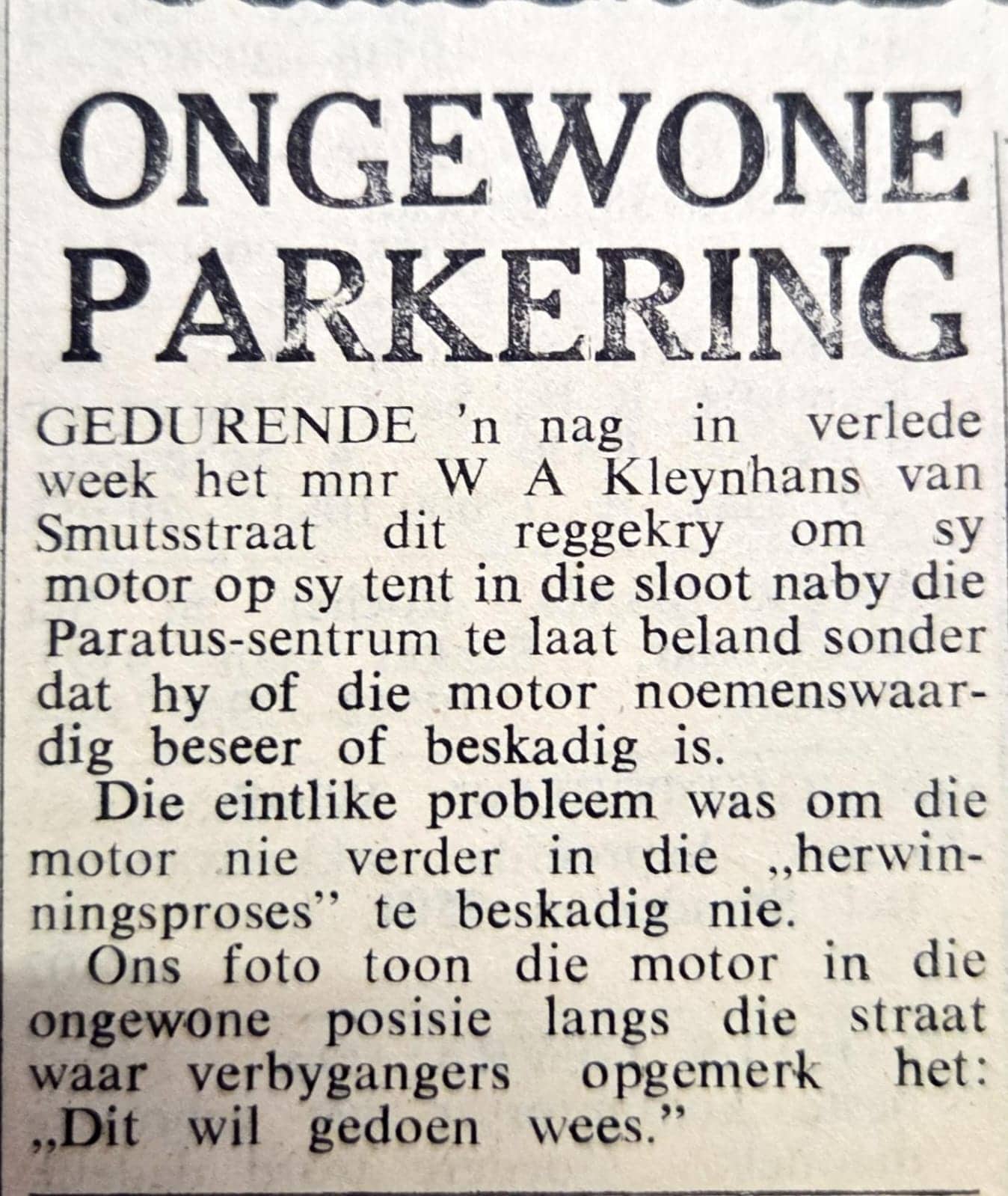 A black-and-white newspaper clipping from 1975 showing a report about a car that landed upside down in a ditch in Ermelo.