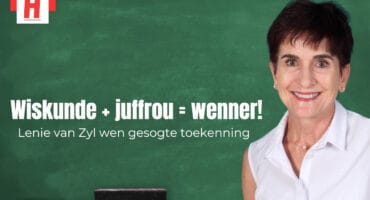Lenie van Zyl, Ligbron se wiskunde-onderwyseres, staan voor ’n groen skoolbord met die teks “wiskunde + onnie = wenner” en is bekroon met ’n gesogte provinsiale toekenning.