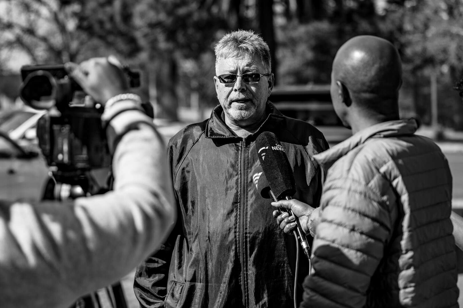 Ferdi Lengenhager speaks to SABC reporters about water shortages affecting his guest house in Ermelo.