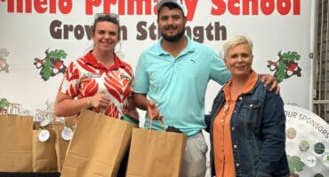 Chris Bezuidenhout and Mollie Mentz celebrate their win at Ermelo English Primary School’s golf day, joined by principal Marinda Kriel and Chantè Olivier.
