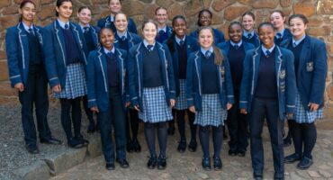 Groepfoto van Ligbron Akademie vir Tegnologie se dogters-hoofleiers vir 2025/26 na afloop van hul leierskamp