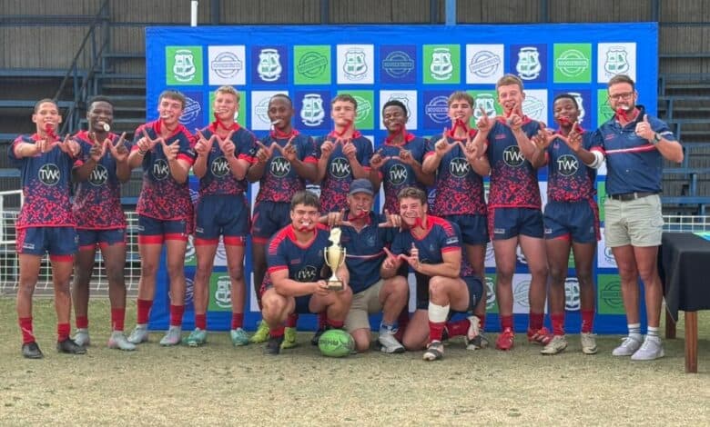 Die O/17’s van Ligbron, Mpumalanga-kampioene, saam met afrigters DC Swart (middel voor) en Tiaan Rosslee (regs agter)