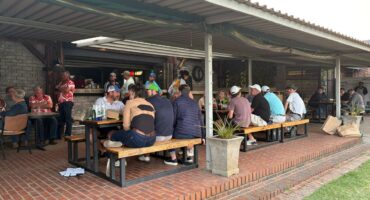 Prize giving at Ermelo English Primary School golf day with winners Chris Bezuidenhout, Mollie Mentz, and school principal Marinda Kriel.
