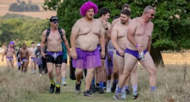 Deelnemers hardloop en wys hul moed tydens die Hollard Daredevil Run verlede jaar in Ermelo.