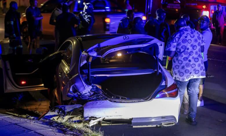 Een van die beskadigde Mercedes-Benz voertuie ná die ongeluk in Kerkstraat, Ermelo, naby die Msukaligwa Munisipaliteit.