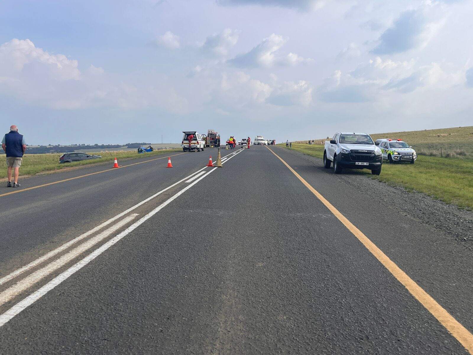 Distant view of a head-on collision on the N11 near Ermelo, showing wrecked vehicles and the roadway.
