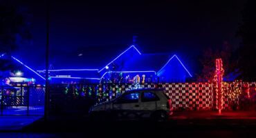 ’n Huis in Merinostraat, Ermelo, versier met uitgebreide Kersliggies en feestelike dekor