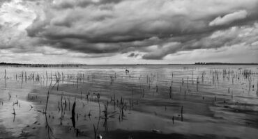 ’n Waterkraan by die Genesaret-kampterrein wat gedeeltelik onder water staan weens die gestygde watervlak ná onlangse reën.