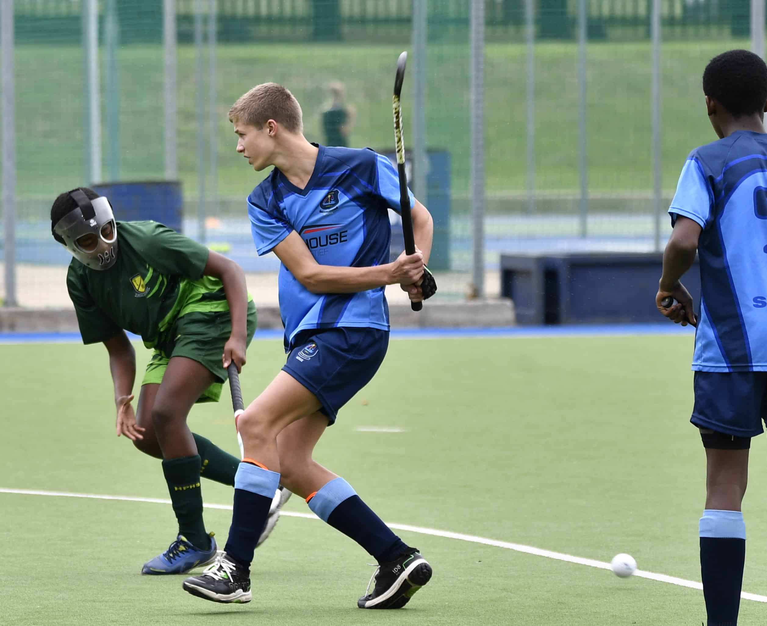 Andries Burger in aksie tydens seunshokkie-kragmeting