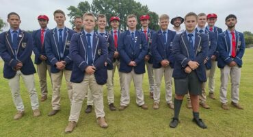 Ligbron se eerste seunskrieketspan staan saam vir ‘n spanfoto