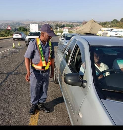 Officers engaging with motorists at Easter weekend roadblocks in Mpumalanga