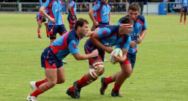 Franko Groenewald, Werner Nortje en Regardt Jansen van Rensburg gereed vir kontak in rugbyspel